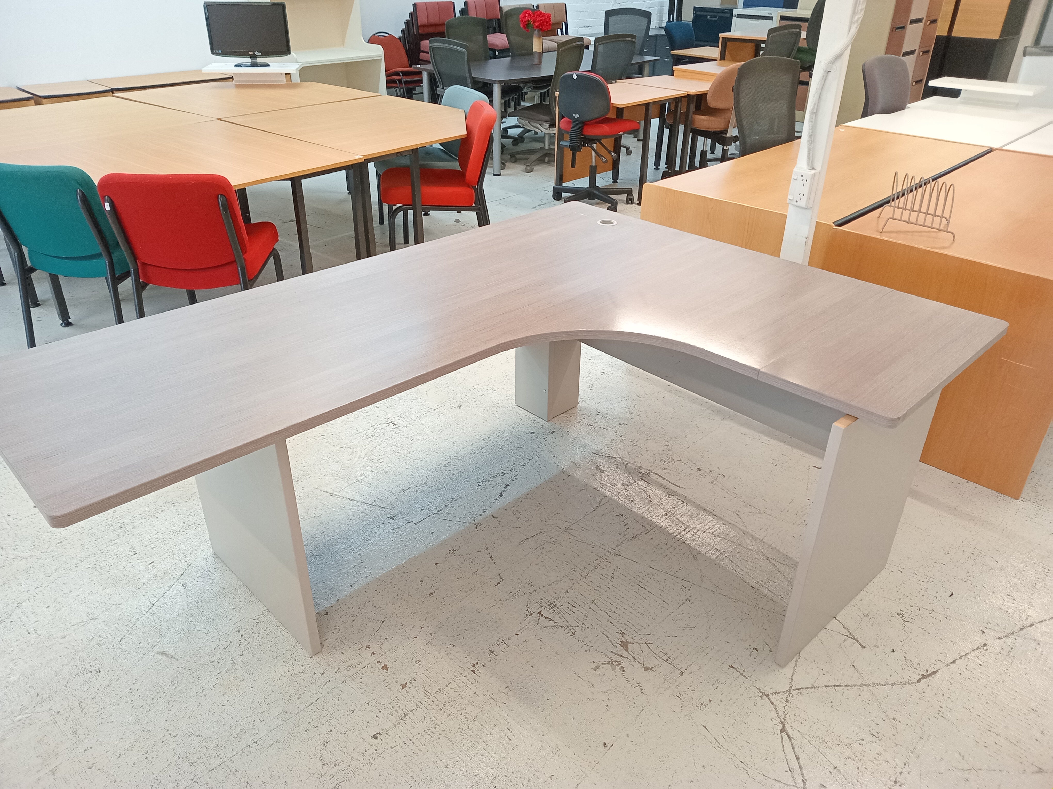 Grey marle L-shaped desk