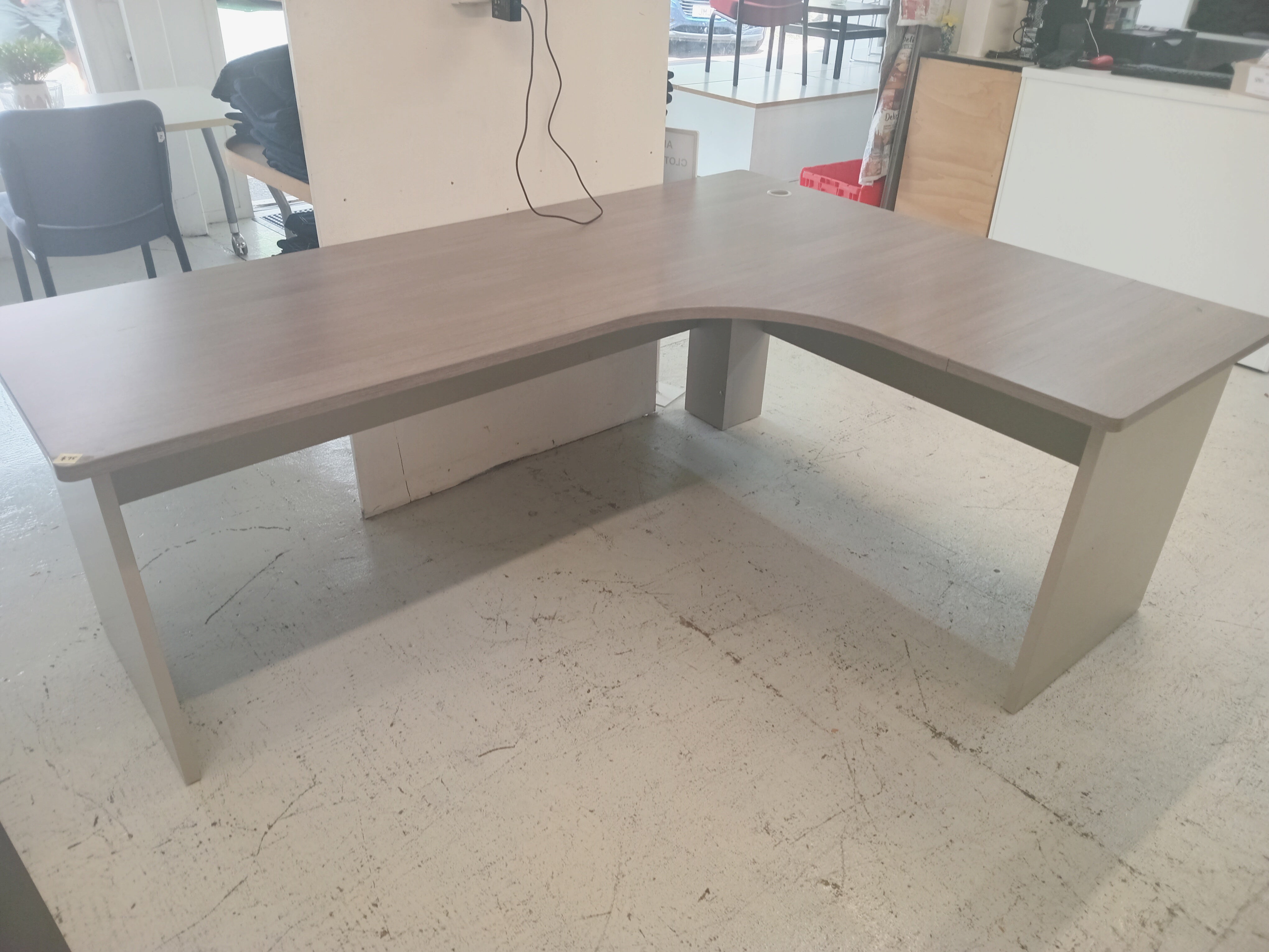 Grey marle L-shaped desk
