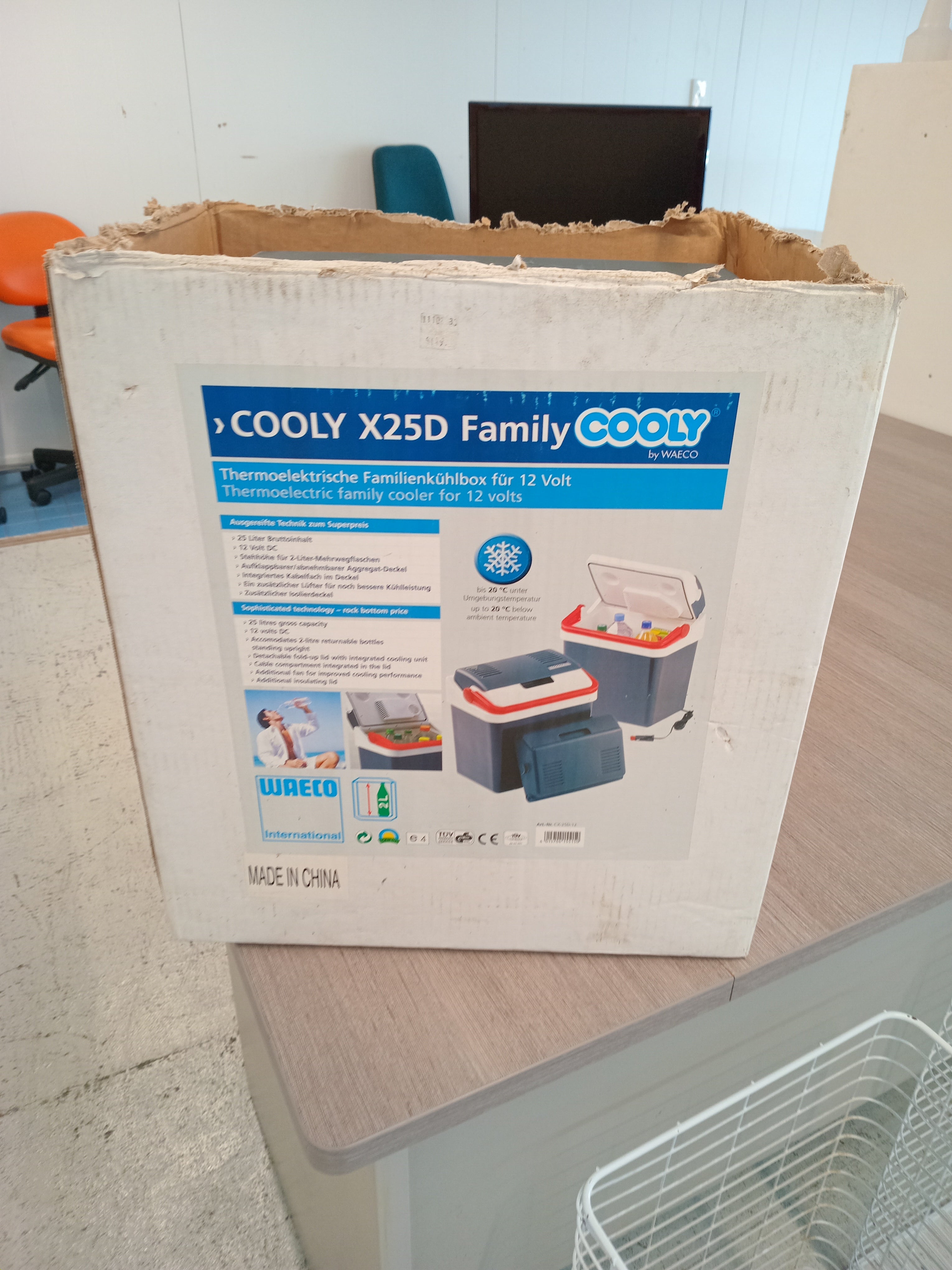 Family sized Cooly 12 volt family cooler