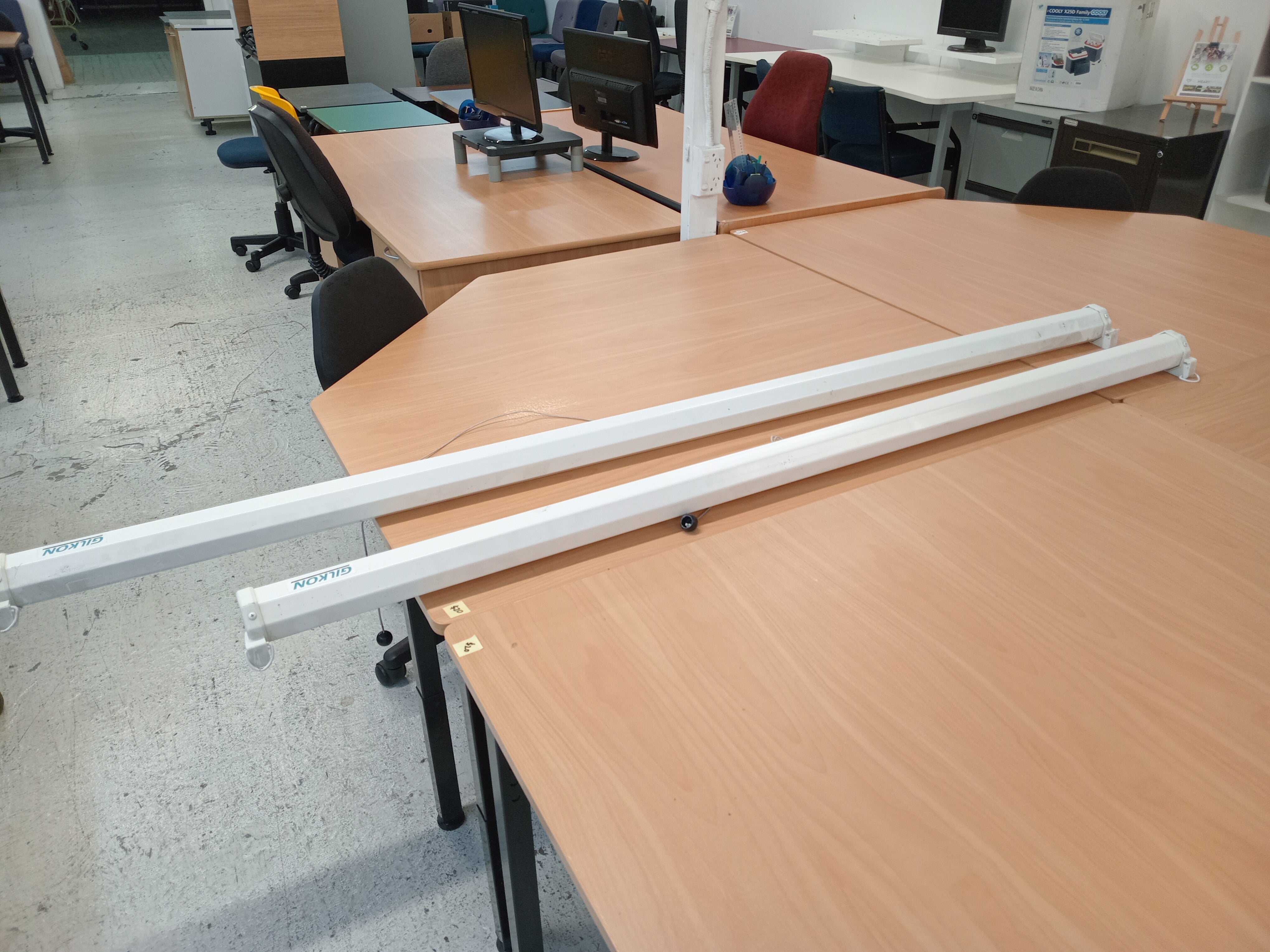 Projector screen