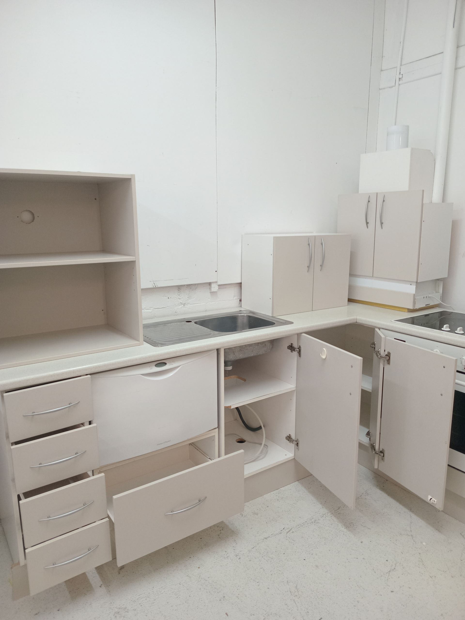 Kitchen, large
